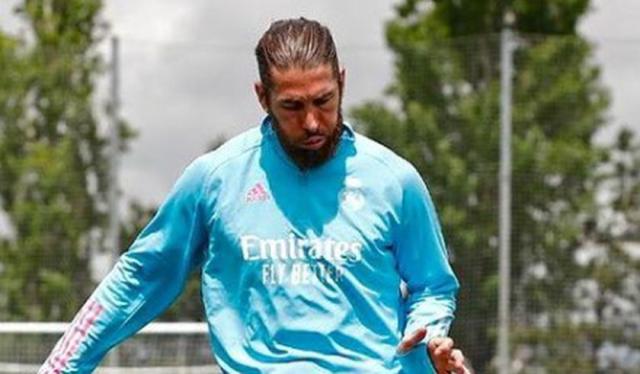 西媒：拉莫斯听从家人劝说 或降薪与皇马续约两年